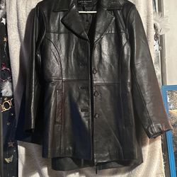 Beautiful Lady’s Black Leather Jacket 