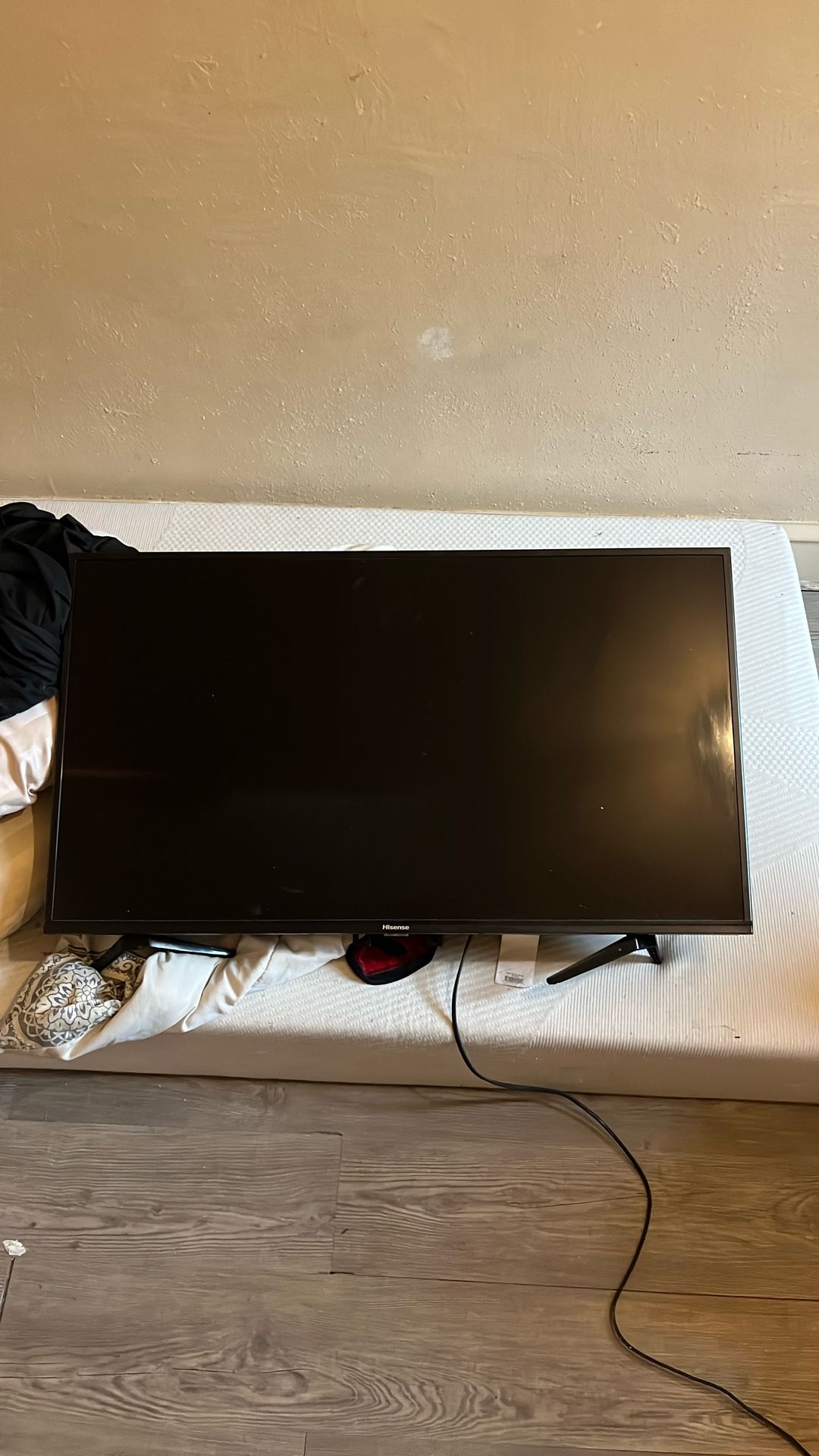 40” Tv (no Remote)