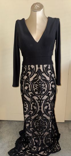 Brand new with tags women’s Xscape Dress ( size 10P)