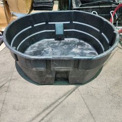 300 Gallon Rubbermaid Tub