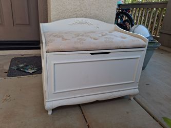 Storage box