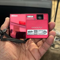 Nikon Coolpix S70