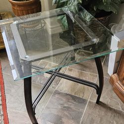 End Table Metal Frame & Glass Top Like New