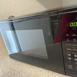 Microwave (700 Watts)