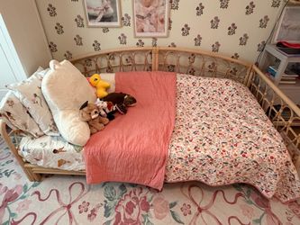 Rattan daybed twin mattress included