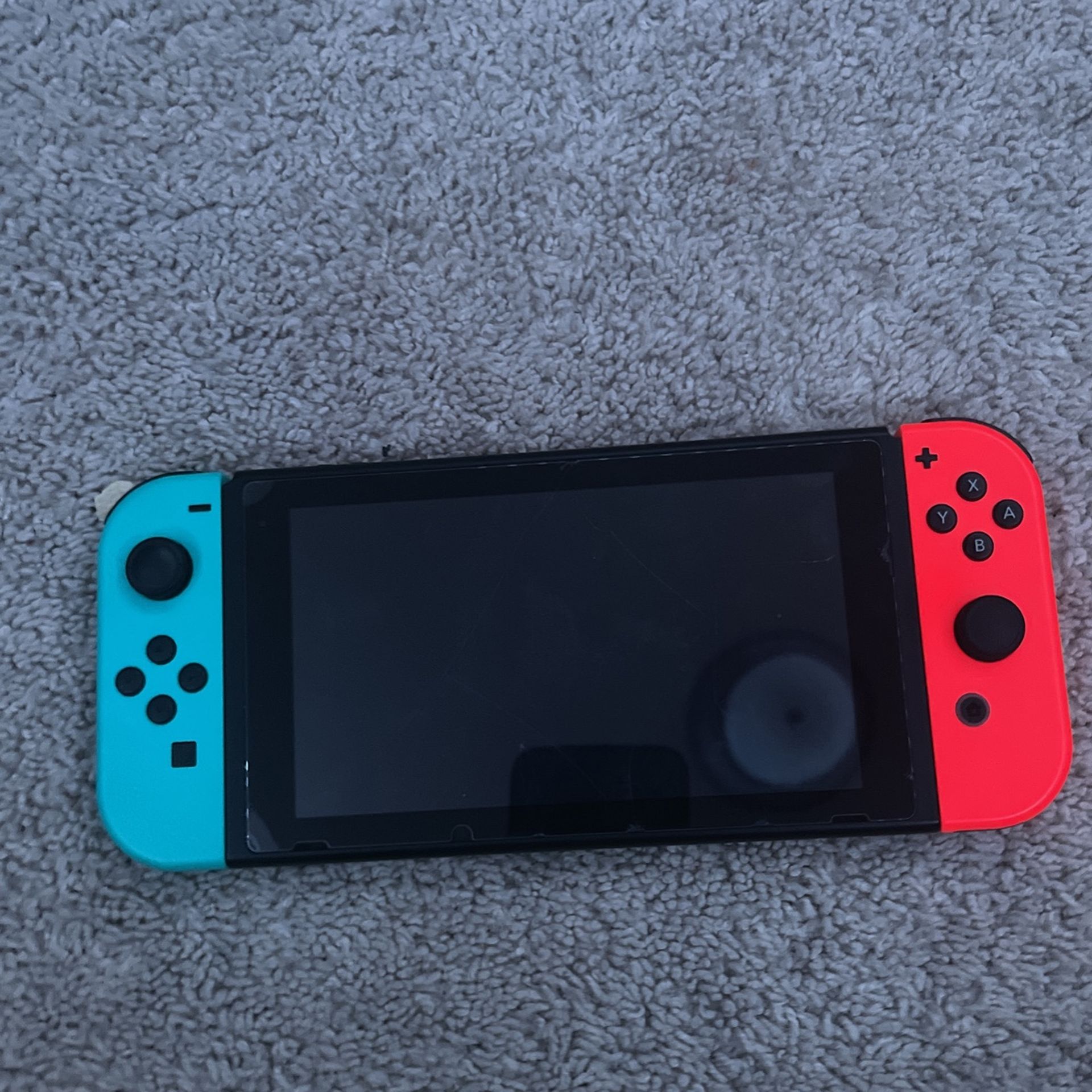 Nentendo Switch With A Pro Controller Good Condition But The Screen Pertocter Is Cracked I’ll Take It Off After An Offer