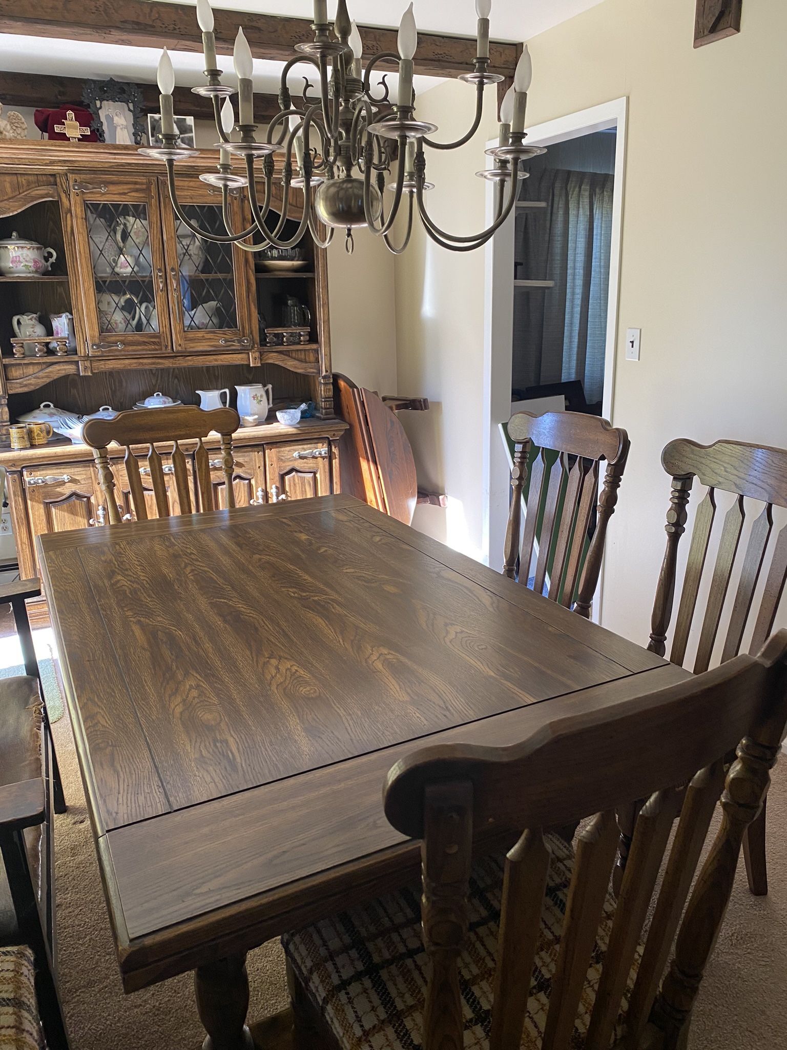 Dinner Table and 6 Chairs