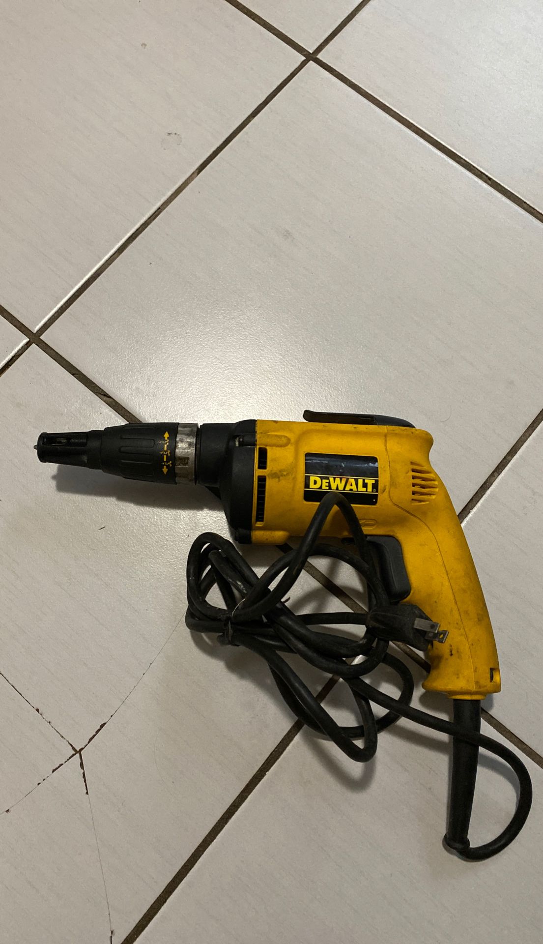 De Walt electric drill model dw251