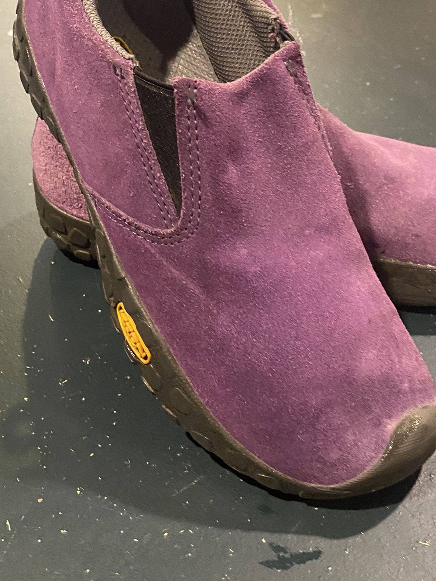 Women’s size 6 keen suede slip on