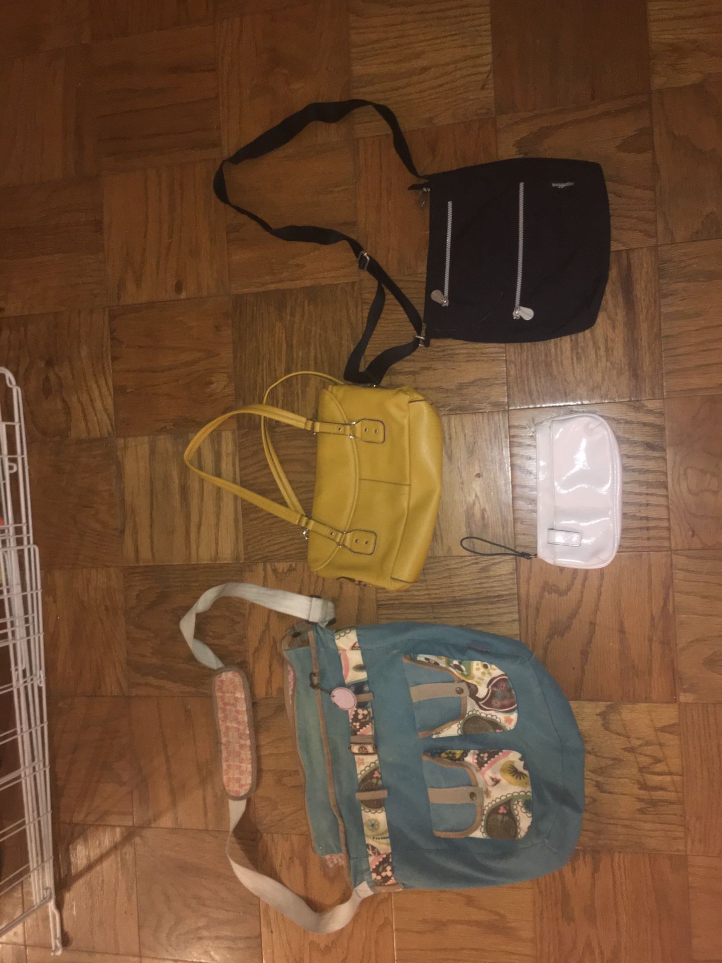 Women’s assorted purses (4)