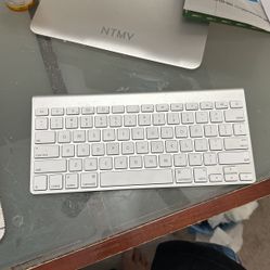 Apple Bluetooth Keyboard