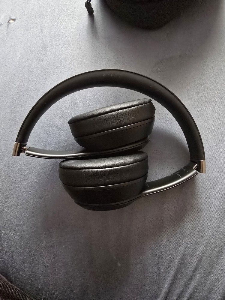 Like New Beats Solo 4's