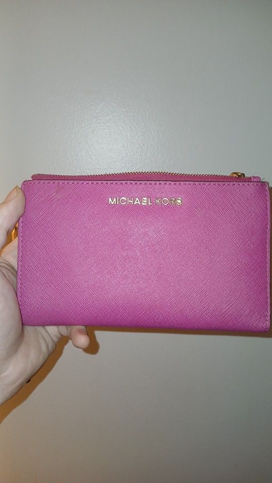 Michael Kors Smartphone Purse
