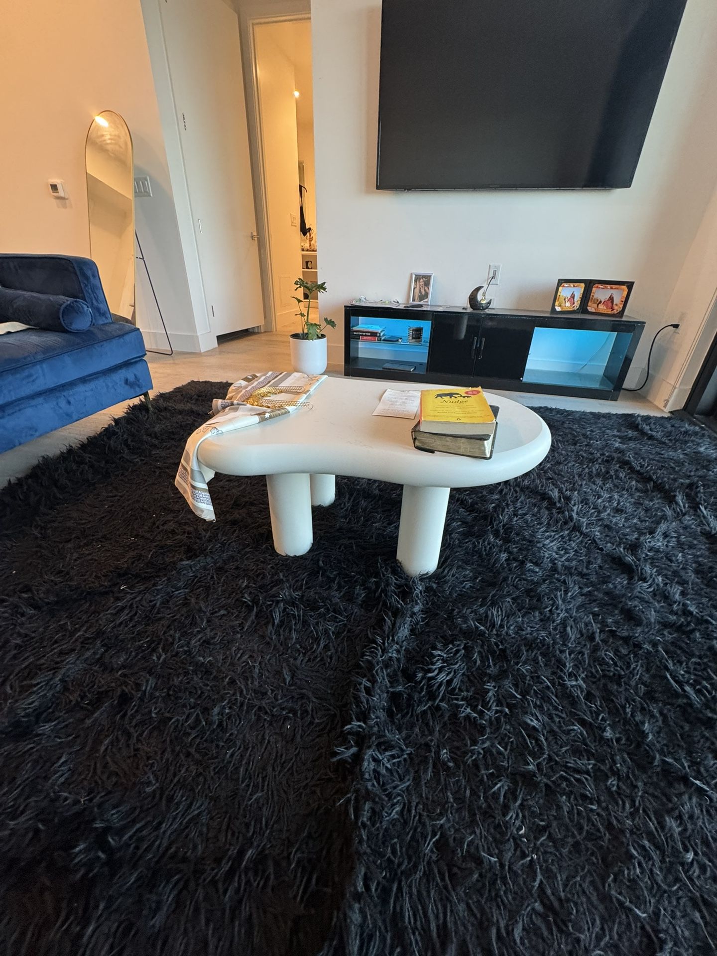Cloud Coffee Table – White / High Gloss – Excellent Condition