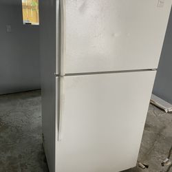 Whirlpool Refrigerator (33” Wide)
