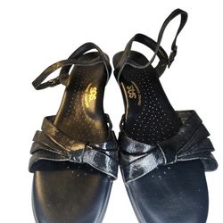 SAS TRIPAD STRIPPY WOMAN SANDALS PATENT LEATHER BLACK SIZE 8 N MINT CONDITION

