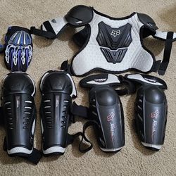 Titan Race Pads Youth Size S/M