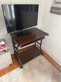 Computer desk