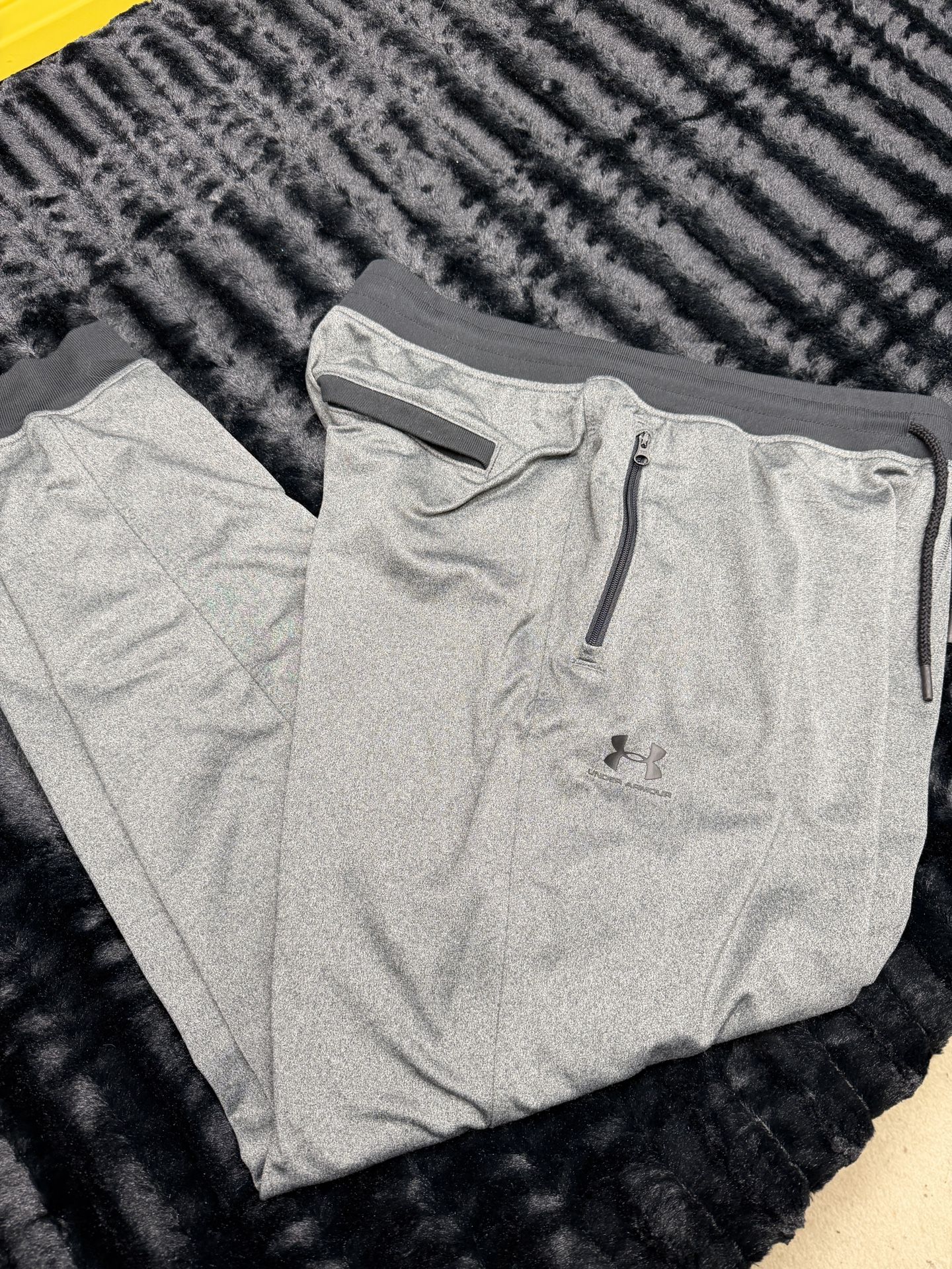 Awesome Grey Under Armour Men’s Large Joggers in great shape!