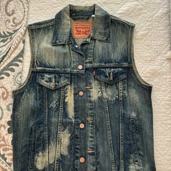 Men’s Levi’s Vest Size M 