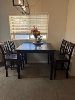 Dining Table with 4 chairs