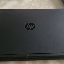 HP Windows 8 LAPTOP 17"