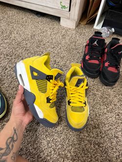 Air Jordan 4 lightning