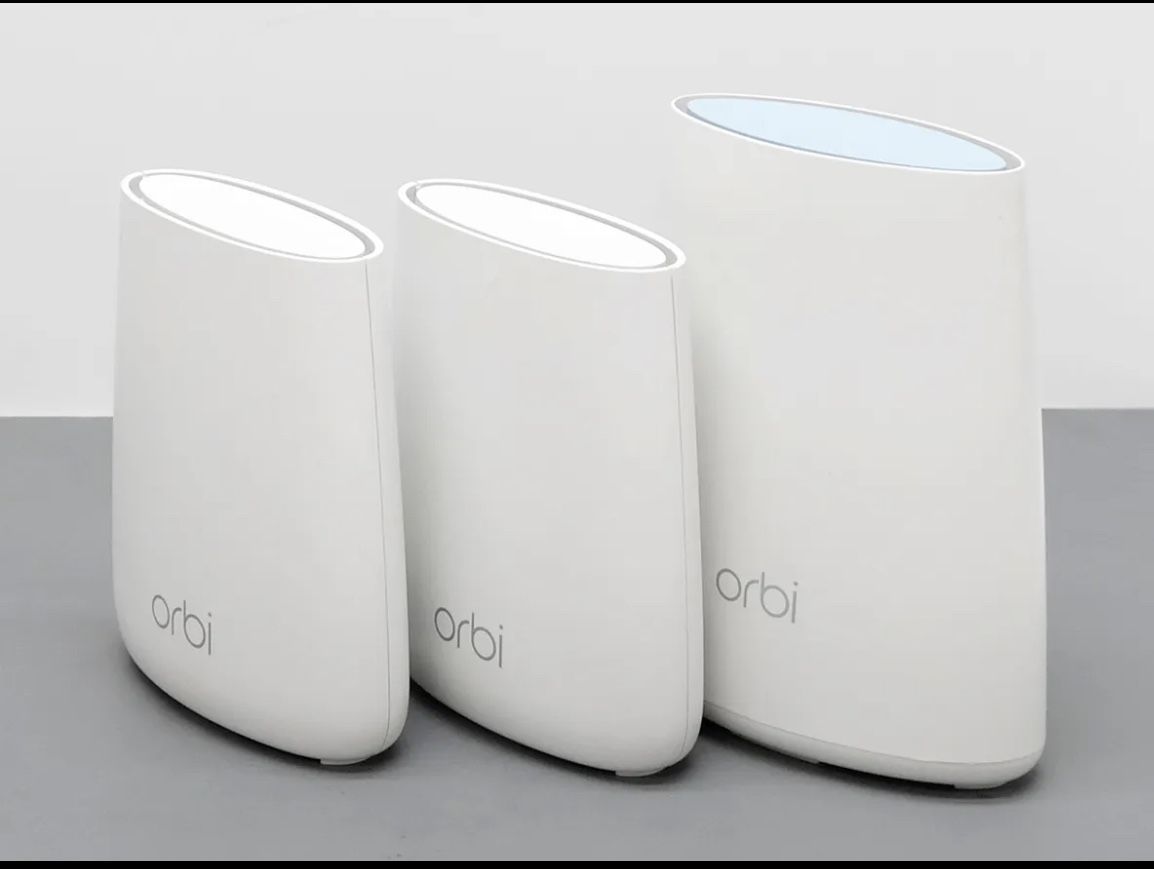 Netgear RBK43S Orbi RBR40 Wireless Router w/ two RBS20 Satellites