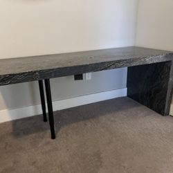 Quartz Table 