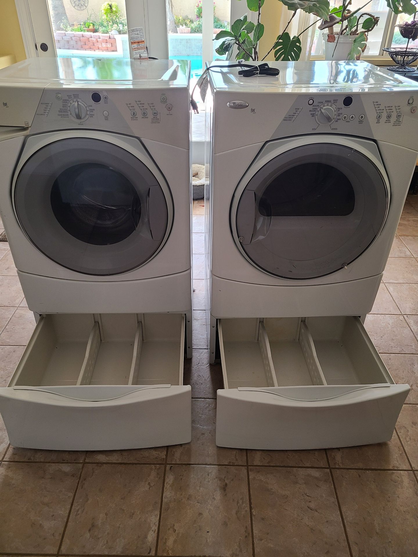 🔥 Whirlpool Duet Sport Washer & Gas Dryer + Matching Pedestals – Great Deal! 🔥
