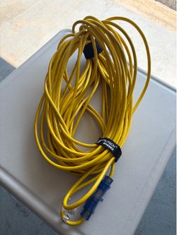 100 FT. HEAVY DUTY extension cord