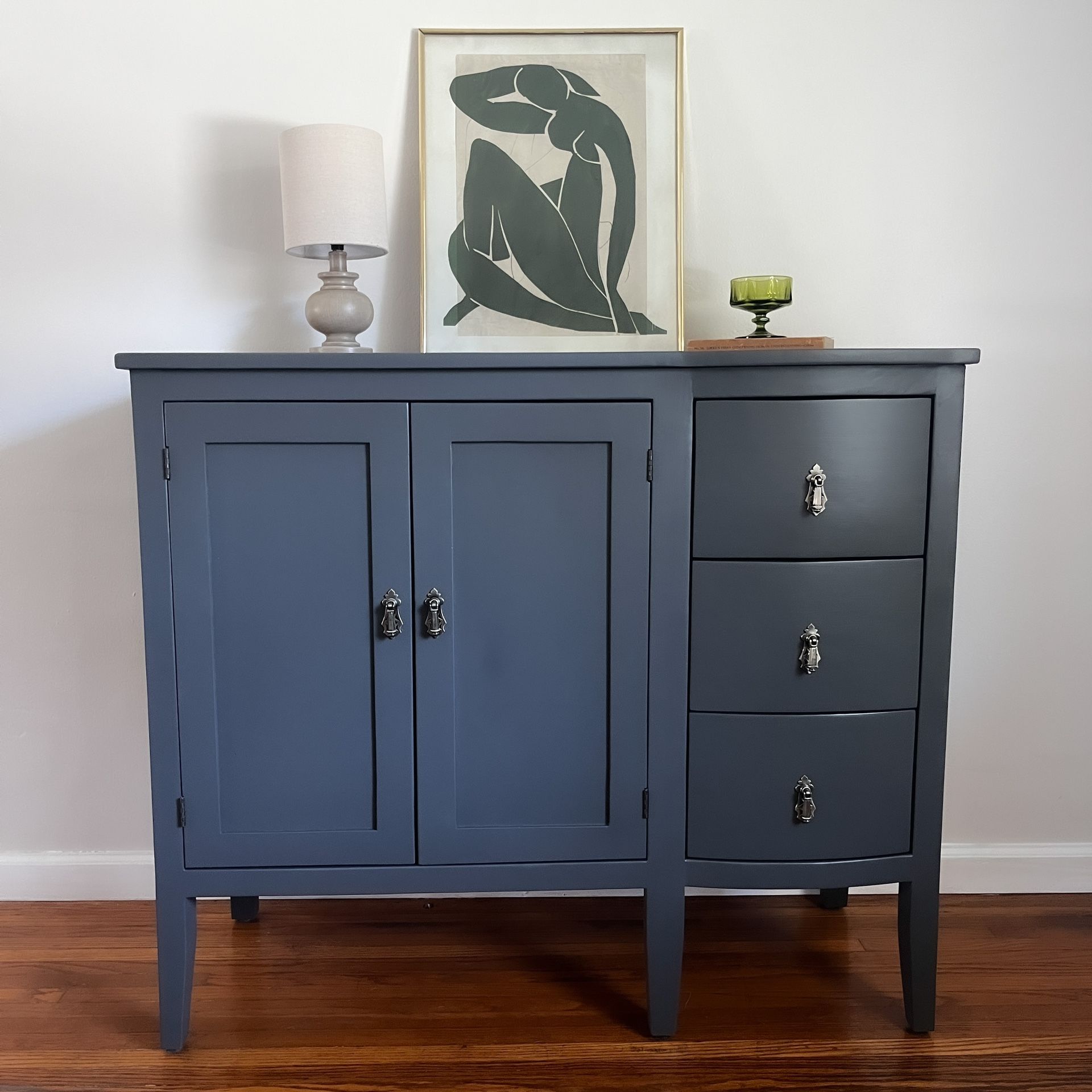 Solid Pine Wood Entryway Storage Cabinet Sideboard Credenza With 3 Drawers in Neutral Gray
