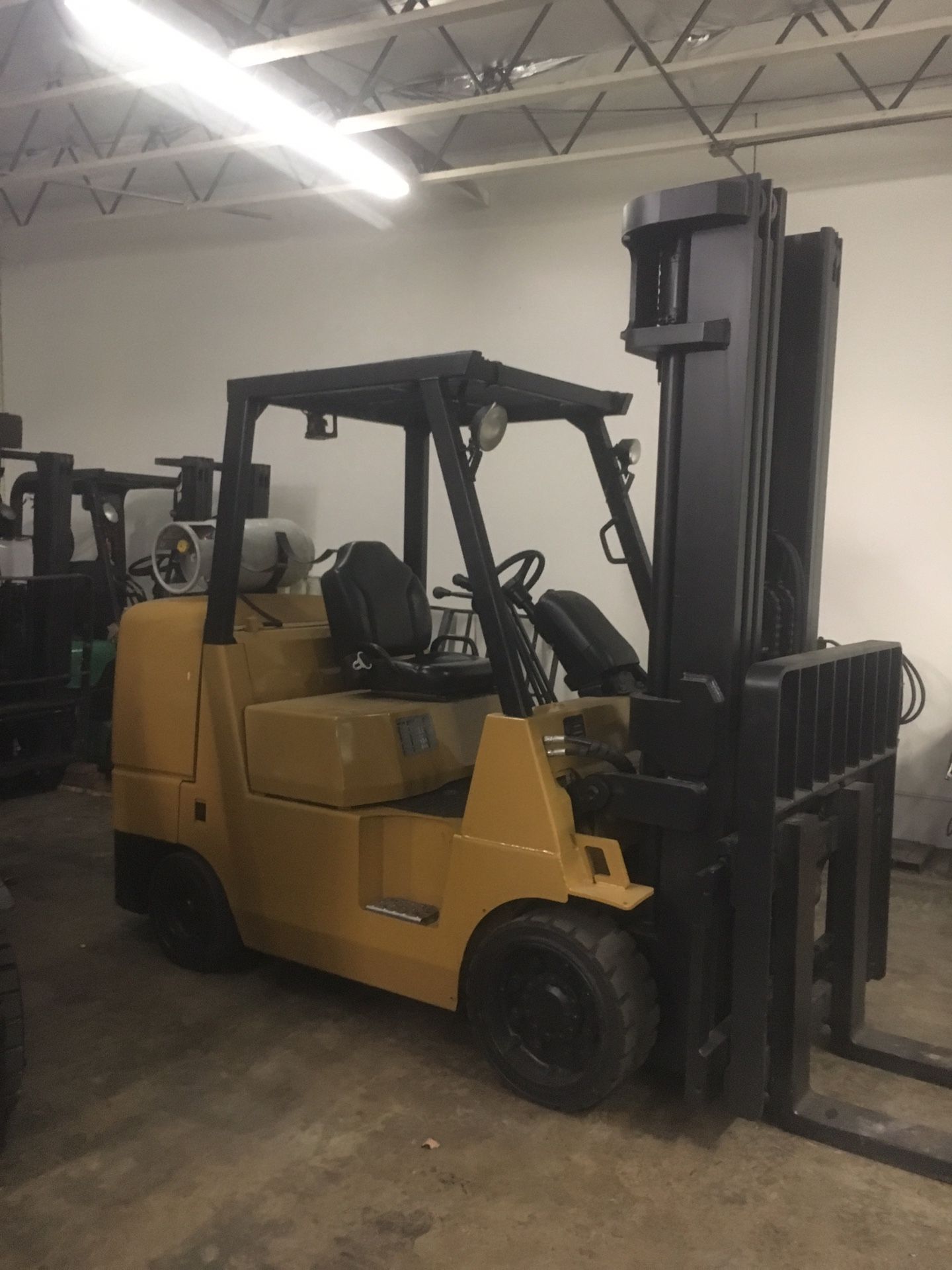 Caterpillar Forklift 10,000 lbs capacity