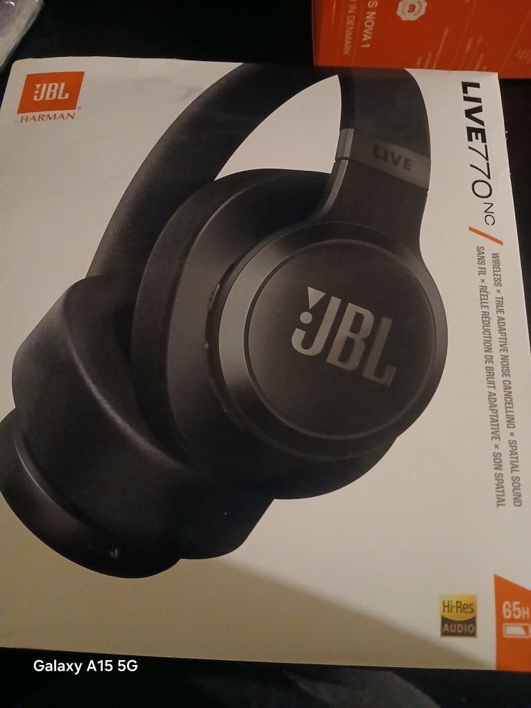 JBL Live 770NC - Wireless Over-Ear Headphones with True Adaptive Noise Cancelling - Black