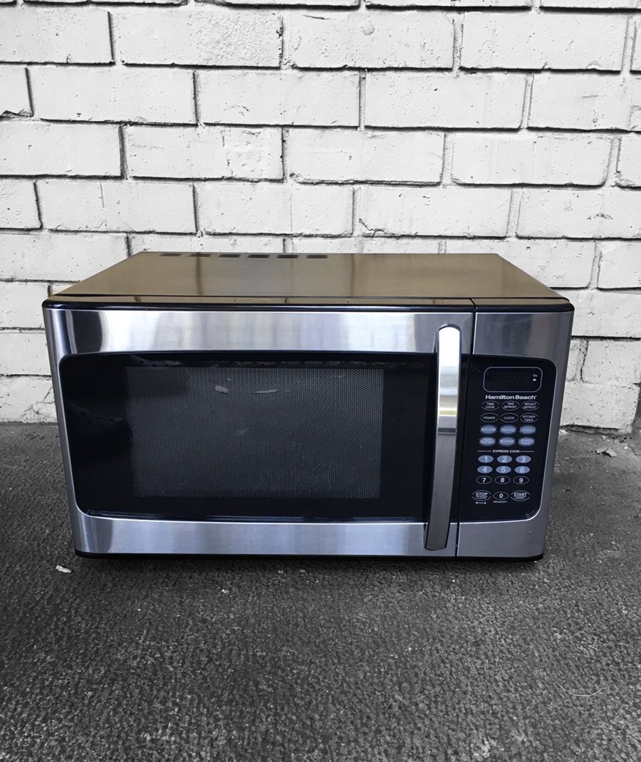 Hamilton Beach 1000 Watt Microwave 1.1 Cu ft model number EM031MZC- X1