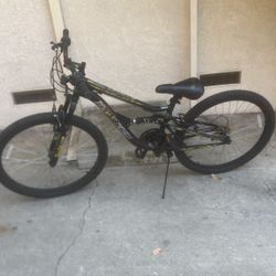 Mongoose men's standoff 26 mountain bike