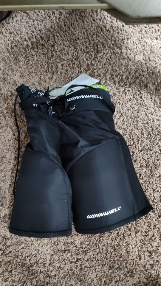 Youth large hockey pants with tags pads football black winnwell