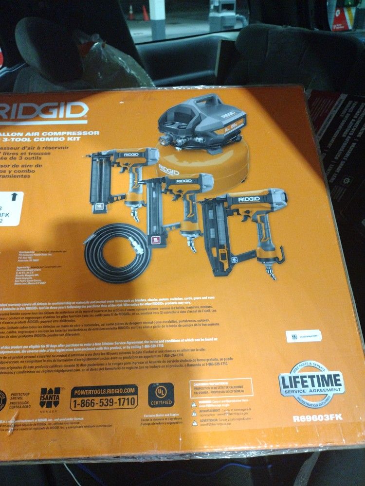 Air Compressor/3 Nail Gun Combo
