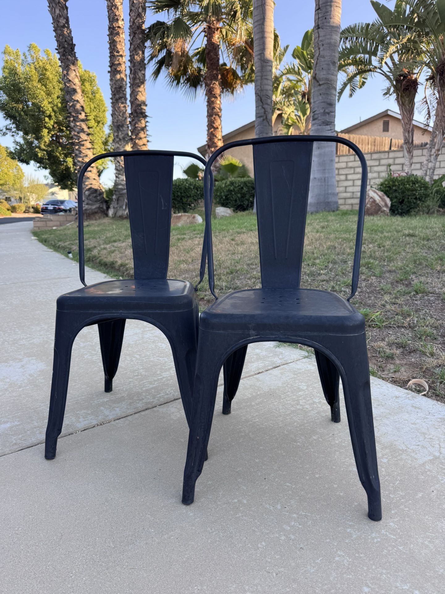 Metal Outdoor Chairs Dining Chair Indoor-Outdoor Use Stackable Classic Trattoria Chair Chic Dining Bistro Cafe Side Metal Chairs Set of 2