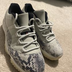 Air Jordan 11 Light Bone