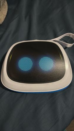 Limited Edition Astro Bot smiling controller and Limited Edition Astro Bot Case