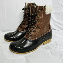 SUGAR SKYLAR LACE- UP DUCK BOOTS SIZE 6