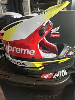Supreme Honda Fox Racing V1 Helmet