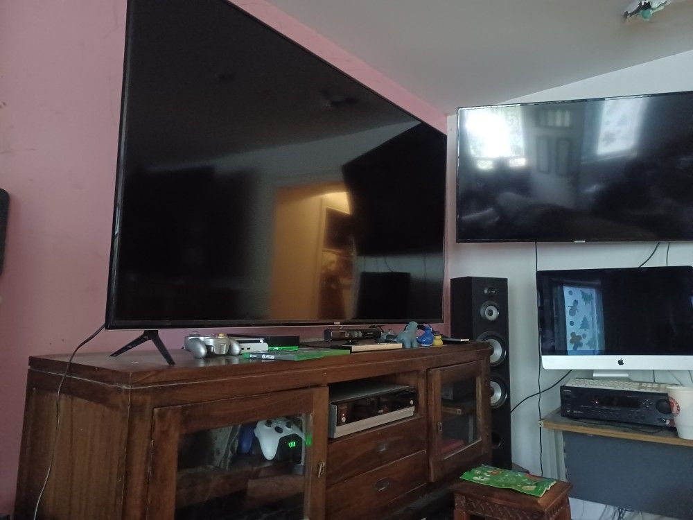 70" VIZIO 4K MONITOR AND 55"LG 4K HDR SMART TV NO BASE TV LEGS WITH REMOTES $600 FINAL PRICE