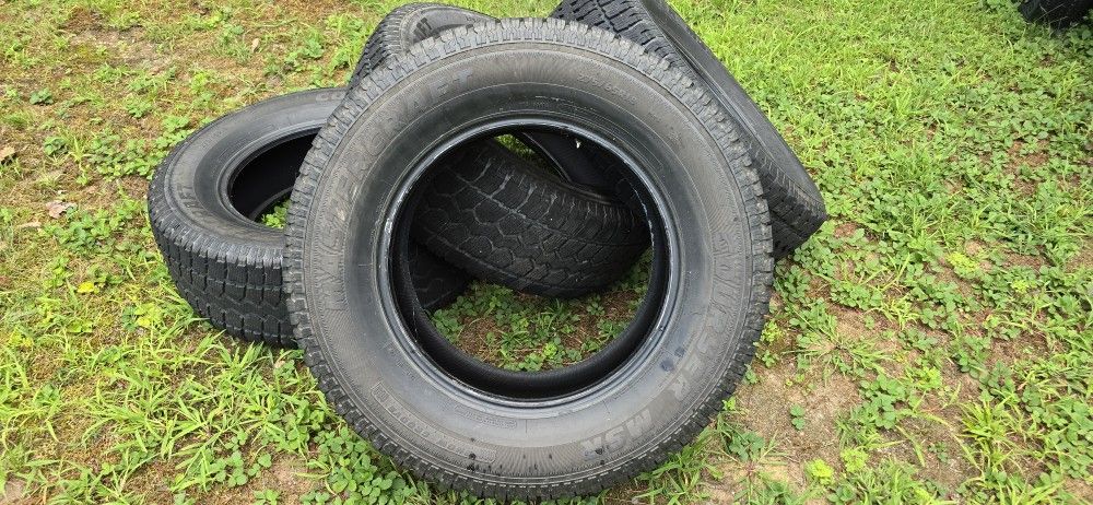 Mastercraft Courser MSR Tire set
275 / 65R18