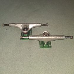 Thunder Titanium Lights Size 8.5 Trucks 75$ Obo