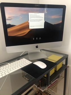 Apple iMac 21.5-Inch "Core i5" 1.6 (Late 2015) with keyboard and mouse