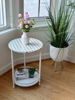 CUTE TWO TIER TABLE
