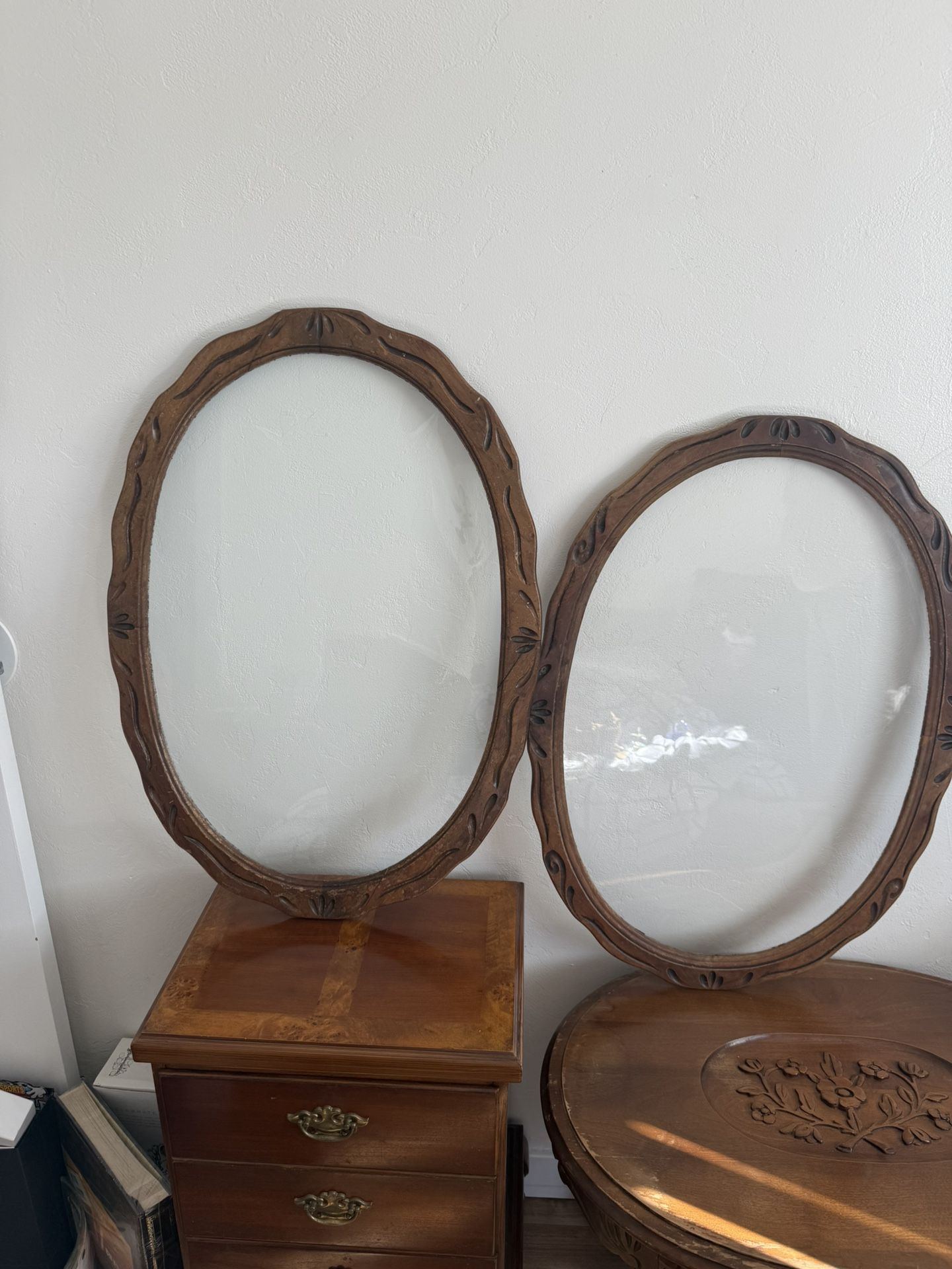 Pair of Antique Oval Picture Frames with Convex Glass - Early 20th Century