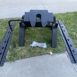 5TH WHEEL HITCH WITH RAILS AND ALL HARDWARE